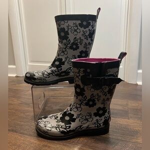 Capelli New York Mid Calf Rubber Rain Boots Size Womens 8 Color Black And White